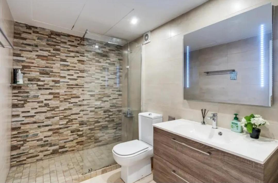 Bedroom, With A Share Bathroom In A Bed And Breakfast Place Malaga Exterior photo